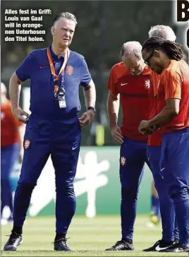  ?? ?? Alles fest im Griff: Louis van Gaal will in orangenen Unterhosen den Titel holen.