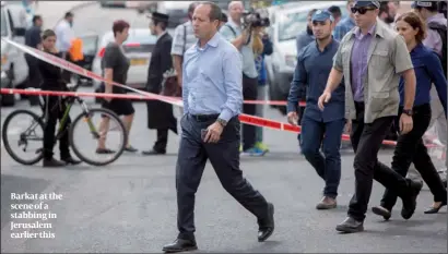  ?? PHOTO; FLASH 90 ?? Barkat at the scene of a stabbing in Jerusalem earlier this