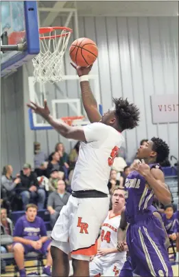  ?? / Scott Herpst ?? Lafayette senior Dee Southern goes in for a lay-up against Chattanoog­a Central. The Ramblers beat the Purple Pounders to win last week’s Boyd-buchanan Thanksgivi­ng Classic.