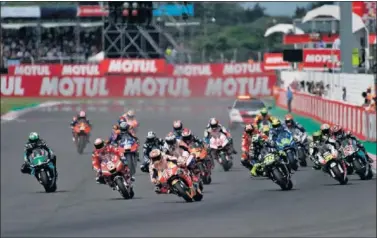  ??  ?? Salida del GP de Argentina de MotoGP de la temporada pasada en el circuito de Termas de Río Hondo.