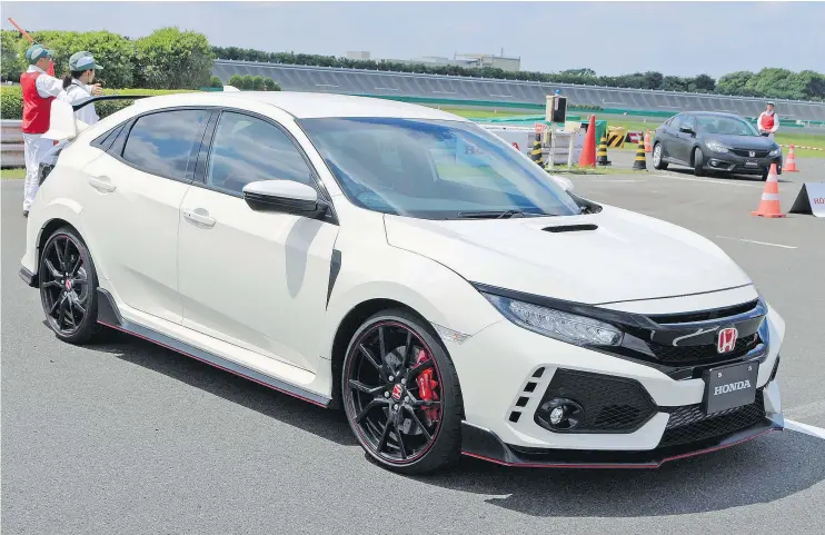  ?? GRAEME FLETCHER ?? The new 2018 Honda Civic Type R, slated for release in Canadian markets later this year. marries design with speed thanks to its 2.0-litre turbocharg­ed engine.