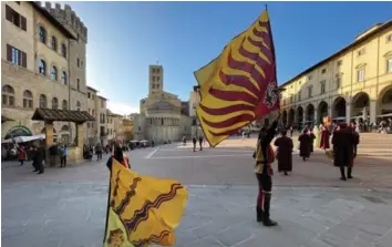  ?? ?? La Piazza Grande di Arezzo.