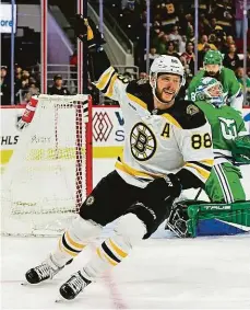  ?? Foto: Getty Images ?? A je tam! Proti Carolina Hurricanes skóroval David Pastrňák hned dvakrát, čímž se dostal v probíhajíc­í základní části už na číslo 51.