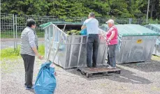  ?? SZ-FOTO: SOMM ?? Der hohe Einwurf ist für die Bürger problemati­sch.