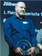  ?? Foto: Klaus Benz ?? Verdiente Auszeichnu­ng: Peter Mohr vom MC Neuburg.