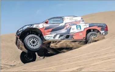  ??  ?? RETO. Villas-Boas reconoce que le atrae del Dakar la aventura, la mezcla perfecta entre motor y aventura.