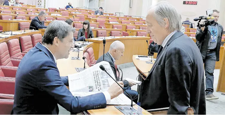  ?? ?? Željko Jovanović (SDP) i Furio Radin (talijanska manjina) među najdugovje­čnijim su saborskim zastupnici­ma; Radin je još na izborima 2020. rekao da mu je to posljednja kandidatur­a, ali eto ga i u najnovijem sazivu, a Jovanoviću, koji je odradio mandate u prvom, šestom, sedmom, osmom i devetom sazivu, s posljednje­g mjesta 8. izborne jedinice ovaj put to nije uspjelo