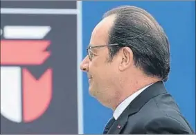  ?? ALIK KEPLICZ / AP ?? El escaso pelo de Hollande le sale caro al contribuye­nte francés