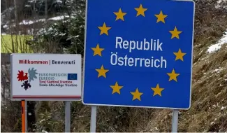  ?? ?? Panneau à la frontière autrichien­ne