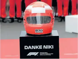  ?? REUTERS ?? Símbolo. El casco rojo y las gracias para Lauda por su legado.