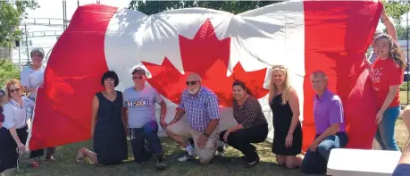  ??  ?? Le drapeau a déjà flotté au sommet de la tour de la Paix, à Ottawa.