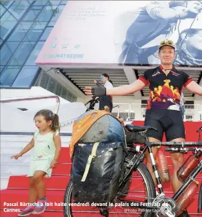  ?? (Photo Patrice Lapoirie ?? Pascal Bärtschi a fait halte vendredi devant le palais des Festivals de Cannes.