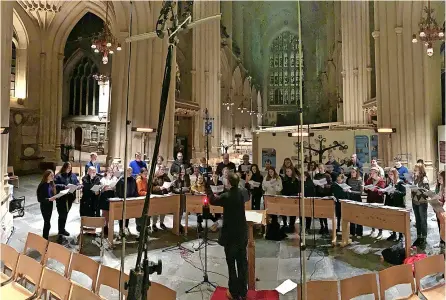  ?? ?? Choirmaste­r Huw Williams and Bath Abbey Choir recording their new CD