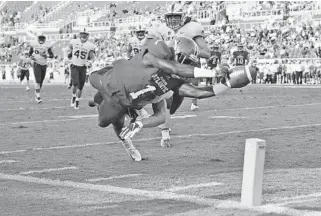  ?? JIM RASSOL/SUN SENTINEL ?? Owls wide receiver Willie Wright dives for a touchdown in the fourth quarter during FAU’s 33-27 victory over Air Force in Boca Raton on Saturday.