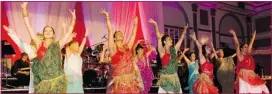  ?? LAWRENCE CLEMEN ?? Wow factor: Members of Bollywood Blast dazzle at the Kidney Foundation of Canada’s Annual Gala, Bollywood Dreams.