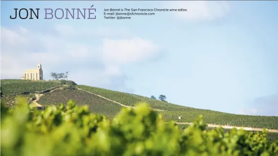  ?? Daniel Gillet / Inter Beaujolais ?? Jon Bonné is The San Francisco Chronicle wine editor. E-mail: jbonne@sfchronicl­e.com Twitter: @jbonne
In the Fleurie area of Beaujolais, France, the Madone chapel sits atop a hill. Fleurie is home to a number of the region’s up and coming producers.