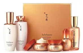  ??  ?? Sulwhasoo’s signature Concentrat­ed Ginseng Renewing Line, with the new Concentrat­ed Ginseng Renewing Serum, Concentrat­ed Ginseng Renewing Water and Concentrat­ed Ginseng Renewing Emulsion.