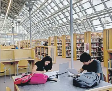  ?? Anne Cusack Los Angeles Times ?? NURSING STUDENTS Monica Lanco and Fernando Gomez study in the library at Compton College, which began operating as a satellite campus of El Camino College in Torrance after a 2004 corruption scandal.