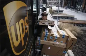  ?? PATRICK SEMANSKY - THE ASSOCIATED PRESS ?? A UPS driver prepares to deliver packages in Baltimore, Md., on Dec. 19, 2018.