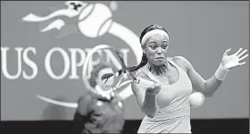  ?? AP/ADAM HUNGER ?? Sloane Stephens returns a shot Thursday during her 6-1, 0-6, 7-5 victory over ninth-seeded Venus Williams in the women’s singles semifinals at the U.S. Open in New York.
