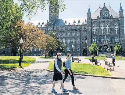  ?? SAUL LOEB / AFP ?? El campus de la Universida­d de Georgetown, casi vacío tras suspender las clases por la pandemia