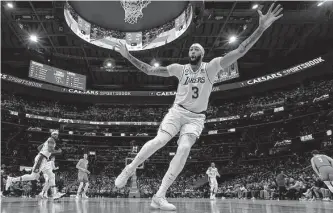  ?? Jess Rapfogel/associated Press ?? Lakers forward Anthony Davis has scored 99 points over his last two games, a career-high. With Davis healthy and heating up, Los Angeles is 8-2 over the last 10 games.