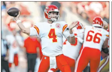  ?? Jed Jacobsohn The Associated Press ?? Backup Chad Henne led the Chiefs on a 98-yard touchdown drive late in the first half in their divisional playoff win over the Jaguars.