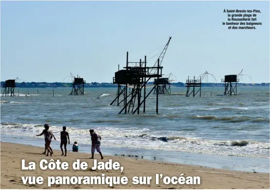  ??  ?? À Saint-Brevin-les-Pins, la grande plage de la Rousseller­ie fait le bonheur des baigneurs et des marcheurs.