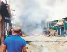  ?? FOTO: TWITTER ?? Barricadas en una calle de Barinas.
Elección y Constituye­nte