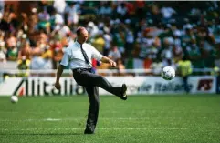  ?? (Getty) ?? Give it a lash, Jack: the manager on the pitch in Genoa prior to Ireland’s Italia 90 meeting with Romania
