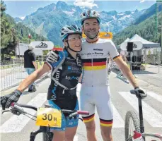  ?? FOTO: TOMOTION ?? Gut unterwegs in den italienisc­hen Alpen: Max Friedrich und Danièle Troesch vom Lindauer MTB-Rennstall Tomotion.