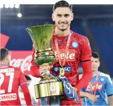  ?? ANSA ?? Meret con la Coppa Italia, il primo trofeo vinto in carriera