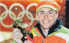  ?? FOTO: GERO BRELOER/DPA ?? Als erster Deutscher kehrte Michael Greis 2006 mit drei Goldmedail­len von Winterspie­len heim und schrieb damit Olympia-Geschichte.