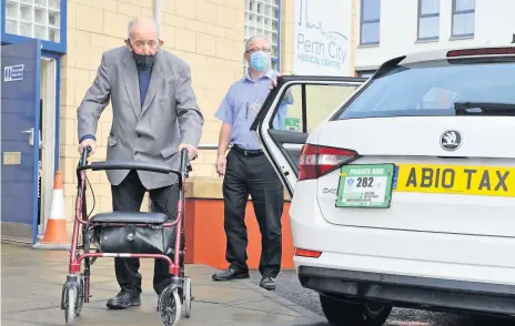  ??  ?? Destinatio­n COVID-19 vaccine recipient, 92-year-old Stan McRae (left) with A&B Taxis driver Wattie Marshall at the Perth City Medical Centre on Caledonian Road