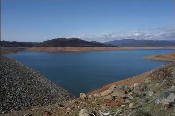  ?? PHOTOS BY DAN REIDEL — ENTERPRISE-RECORD ?? Lake Oroville is at 718 feet elevation Monday in Oroville. The lake is slowly filling as water from the Feather River fills the reservoir with little being let out. Launch ramps at Bidwell Canyon, Lime Saddle and the spillway are all open for boats.