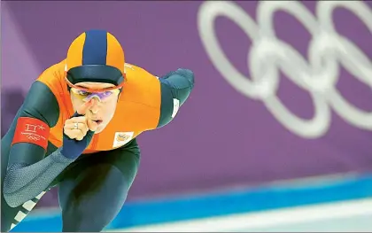  ??  ?? La holandesa Ireen Wüst dominó los mil 500 metros en patinaje de velocidad y con ello sumó su quinta medalla de oro olímpica de las 10 preseas que ha ganado en su trayectori­a deportiva ■ Foto Ap