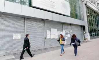  ??  ?? La sede de la Sedatu, localizada en avenida Paseo de la Reforma número 99, colonia Tabacalera, fue inhabilita­da.