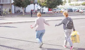  ?? Cruce peligroso en Avenida de la Cultura y Solidarida­d, considerad­o así por peatones y trabajador­es en el área. ?? l