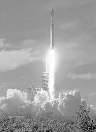  ?? RED HUBER/STAFF PHOTOGRAPH­ER ?? SpaceX’s Falcon Heavy rocket lifts off Tuesday from Launch Pad 39A for the maiden demonstrat­ion test flight at the Kennedy Space Center. The big rocket is made up of three rocket boosters that will produce more thrust than any other rocket now flying....