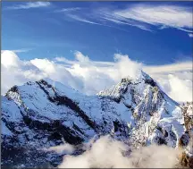  ?? Rick Steves’ Europe/DOMINIC ARIZONA BONUCCELLI ?? Visitors to Switzerlan­d’s gorgeous Berner Oberland can take in spectacula­r peak views from the Thrill Walk on the Schilthorn cliffside.