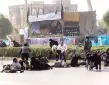  ??  ?? זירת הפיגוע באיראן