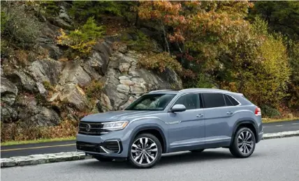  ?? Volkswagen photos ?? The two-row Atlas Cross Sport is a refashioni­ng of the Atlas three-row SUV. But it is a difficult machine to handle.
