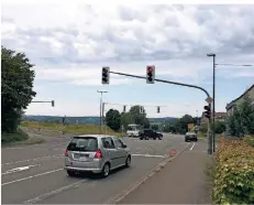  ?? FOTO: GILSBACH (ARCHIV) ?? An der Kreuzung der B 229 mit der L 81 waren längere Zeit die Verkehrste­ilnehmer wegen der Schaltung der Ampeln genervt.