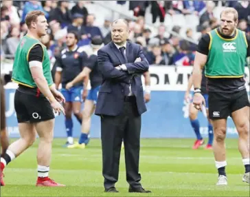  ?? THOMAS SAMSON/AFP ?? England’s head caoch Eddie Jones (centre) looks on prior to the Six Nations internatio­nal rugby union match against France at the Stade de France in Saint-Denis, north of Paris, on March 10.