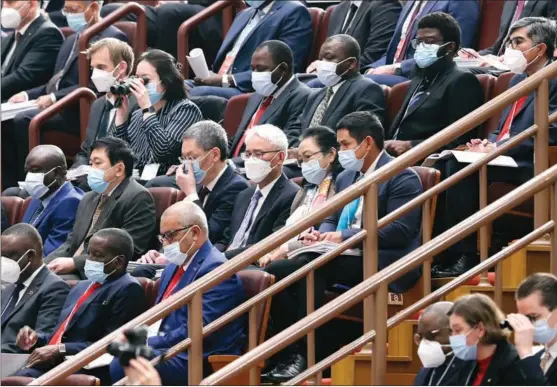  ?? WANG ZHUANGFEI / CHINA DAILY ?? Foreign diplomats and journalist­s at the opening meeting of the first session of the 14th National People’s Congress, in Beijing, on March 5.