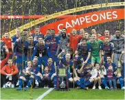  ?? FOTOS AFP ?? Celebració­n del Barcelona. Yerry Mina (d) participó.