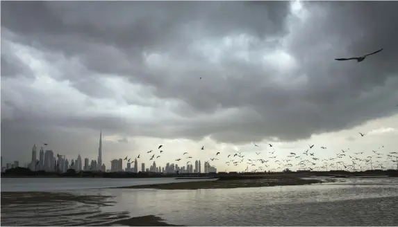  ?? Tara Atkinson for The National ?? Threatenin­g skies over Dubai yesterday where traffic authoritie­s reported 581 accidents in 24 hours