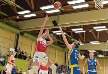  ?? Archivfoto: Jochen Aumann ?? Im Pokal müssen die Angels gegen Bergisch Gladbach ran – einen Basketball-Zweitligis­ten. Die Nördlinger­innen wollen das Spiel trotzdem ernst nehmen und auf jeden Fall die nächste Runde erreichen.