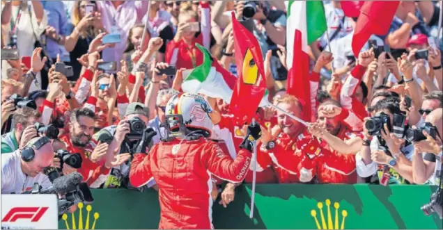  ??  ?? EUFORIA. Sebastian Vettel ganó la carrera de Gran Bretaña, algo que tiene mayor significad­o ya que es la carrera de ‘casa’ de Hamilton, su principal rival por el título.