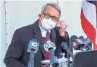  ?? RANDY LUDLOW/COLUMBUS DISPATCH ?? Gov. Mike Dewine removes his mask to begin a news conference last week.